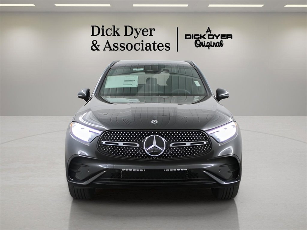 Used 2025 Mercedes-Benz GLC 300 image 2