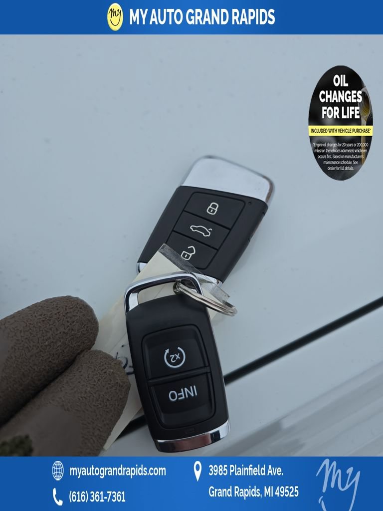 Used 2023 Volkswagen Atlas Cross Sport SE image 39