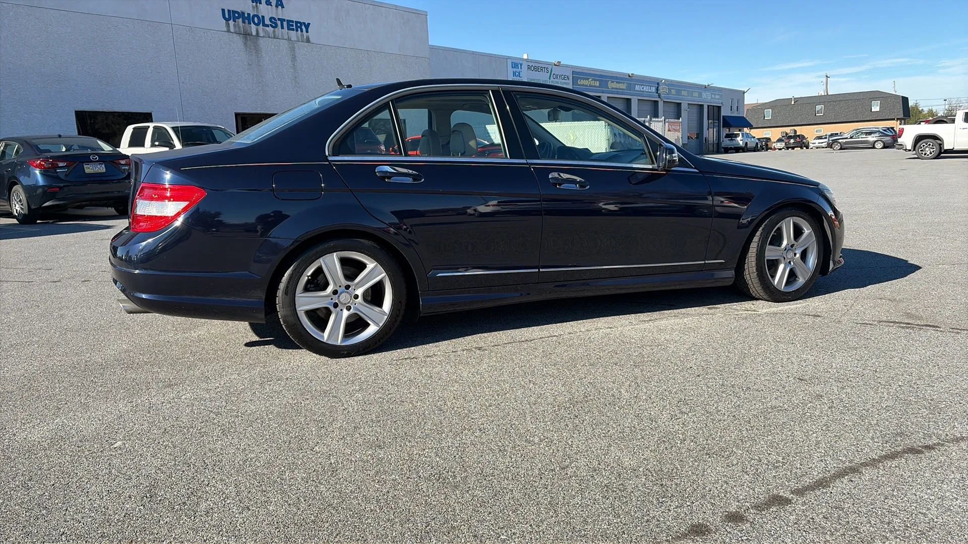 Used 2011 Mercedes-Benz C 300 4MATIC Sedan image 4