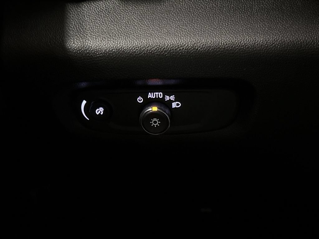 Used 2019 Chevrolet Traverse LS FWD image 19