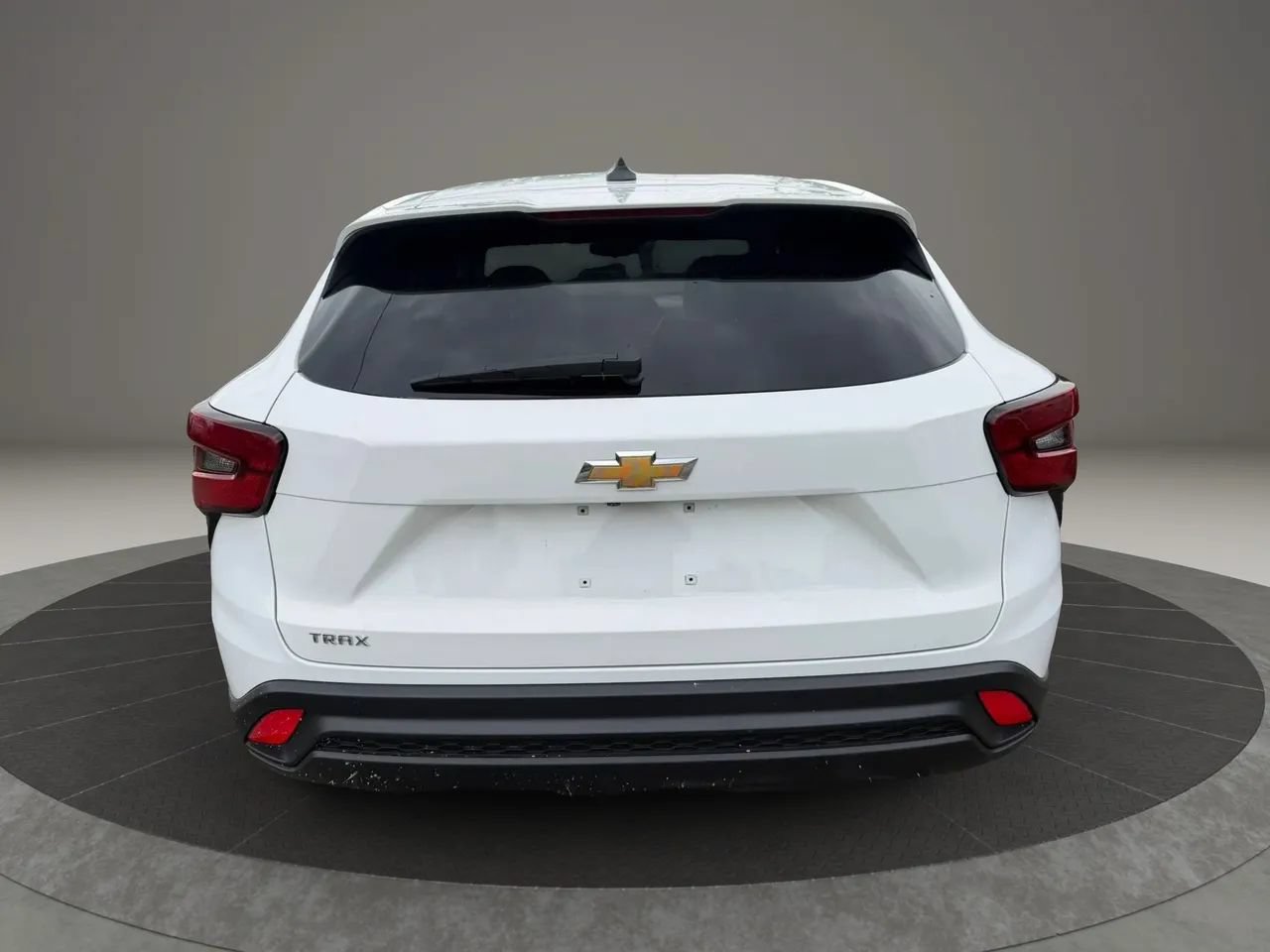 Used 2024 Chevrolet Trax LS w/ LS Convenience Package FWD image 6