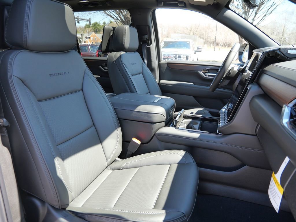 New 2026 GMC Yukon XL Denali w/ Denali Reserve Package image 24