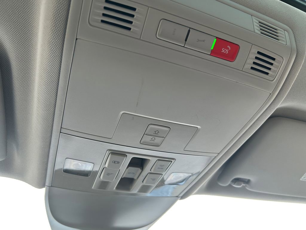 New 2025 Volkswagen Taos SE image 18