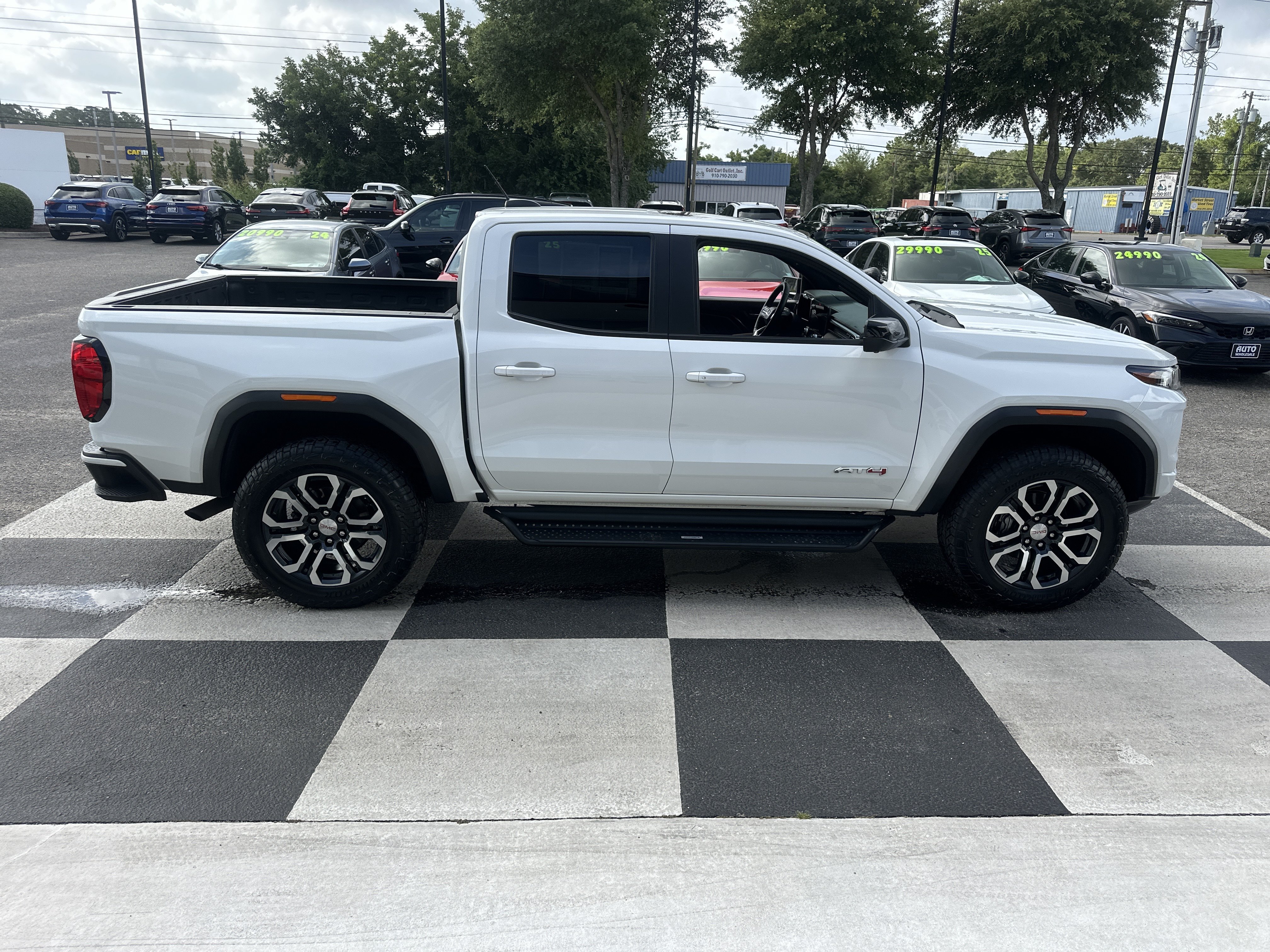 Used 2024 GMC Canyon AT4 w/ AT4 Premium Package AWD/4WD image 3