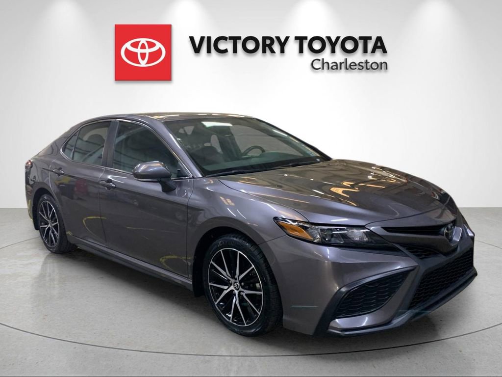 Used 2023 Toyota Camry SE w/ Blackout Package (TMS) image 5