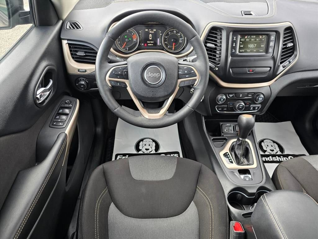 Used 2018 Jeep Cherokee Latitude w/ Altitude Package image 3