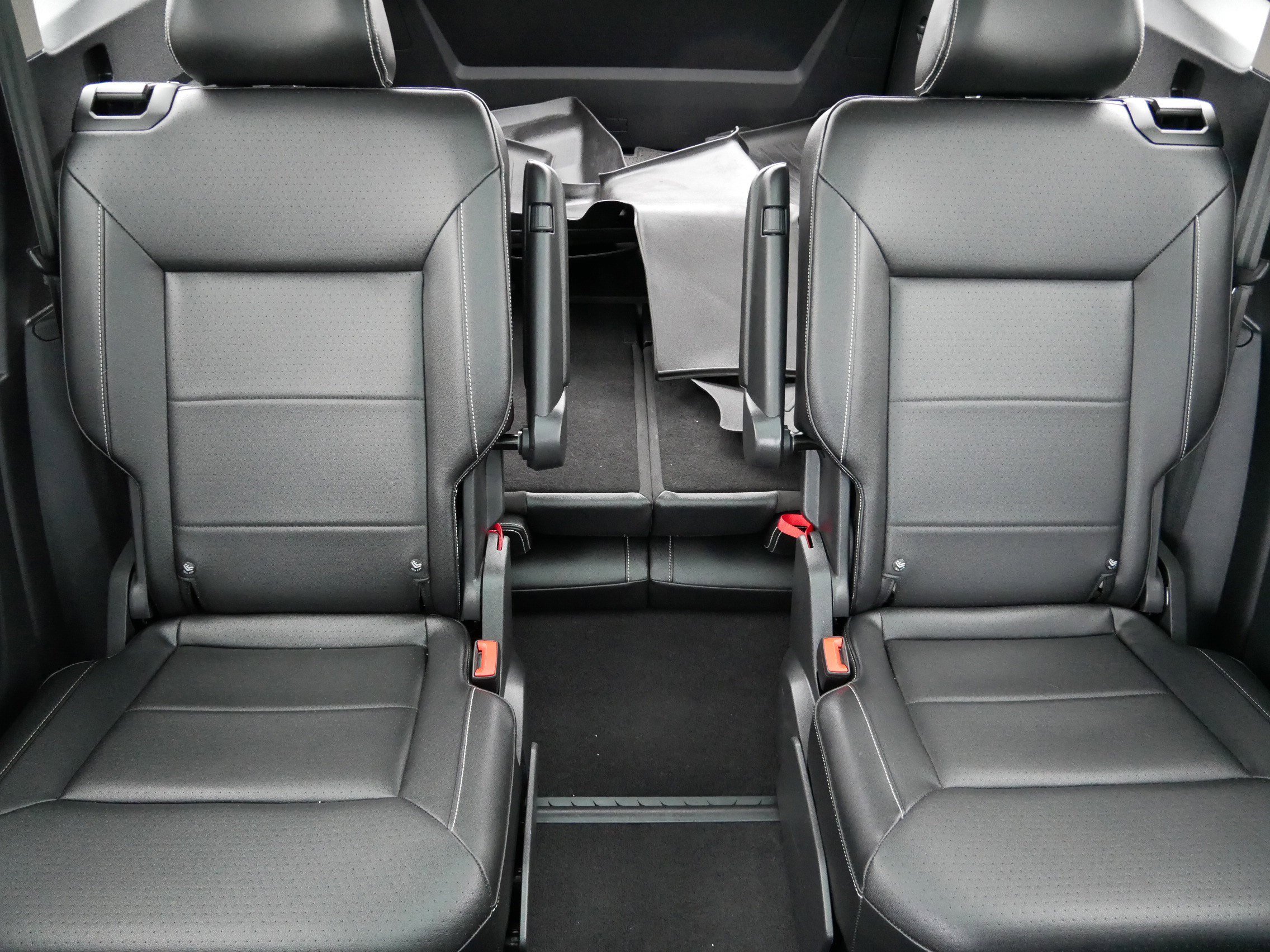 Used 2021 Volkswagen Atlas SE image 13