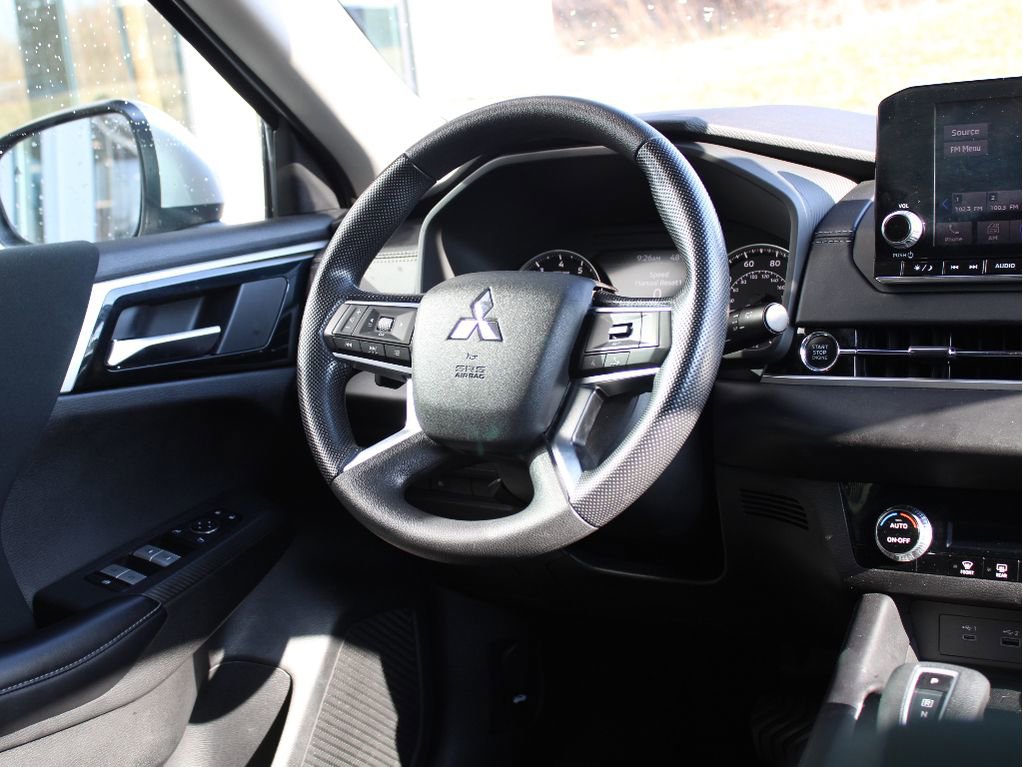 Used 2022 Mitsubishi Outlander ES image 11