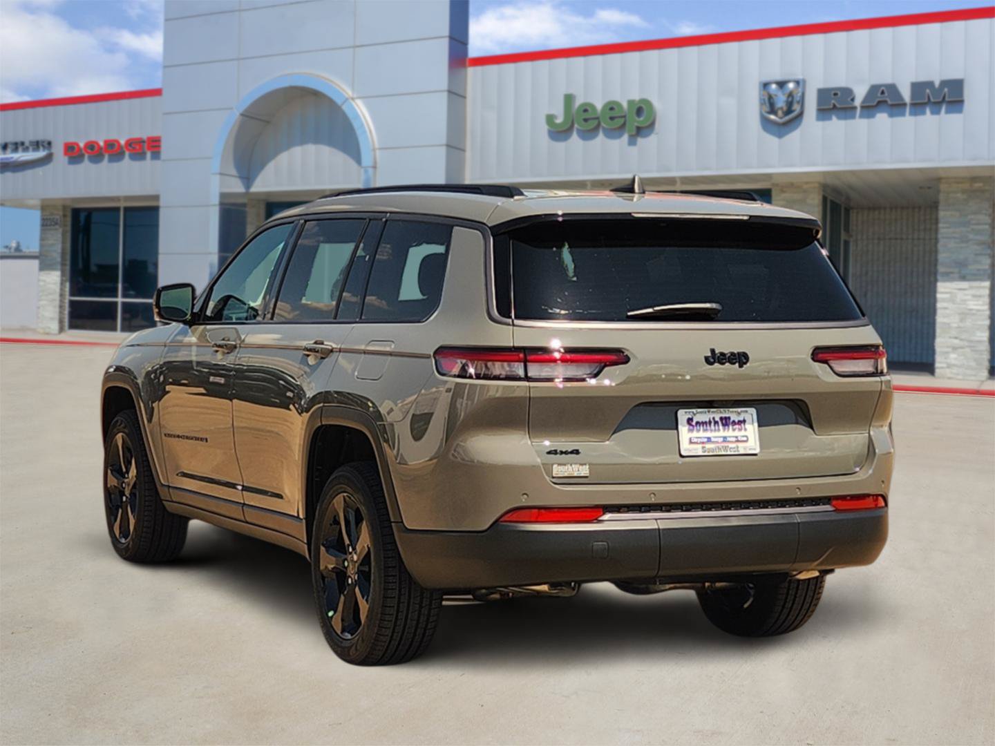 New 2027 Jeep Grand Cherokee L Limited w/ Limited Altitude Package AWD/4WD image 4