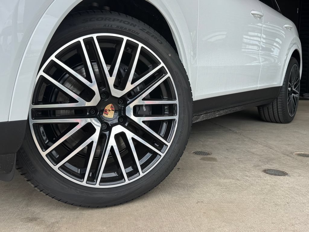 New 2026 Porsche Cayenne Coupe AWD/4WD image 14