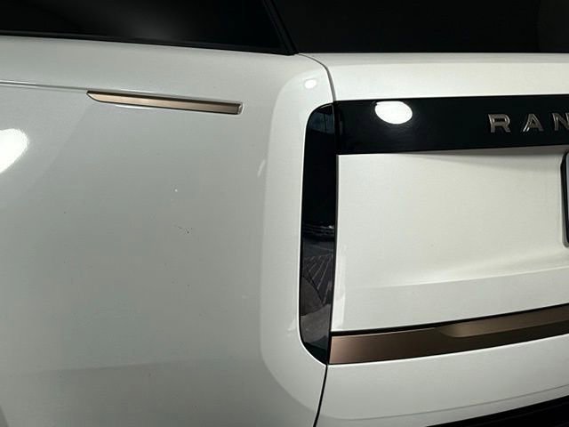 Used 2023 Land Rover Range Rover SV image 14
