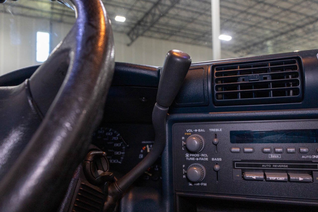 Used 1995 Chevrolet S10 Pickup LS RWD image 11