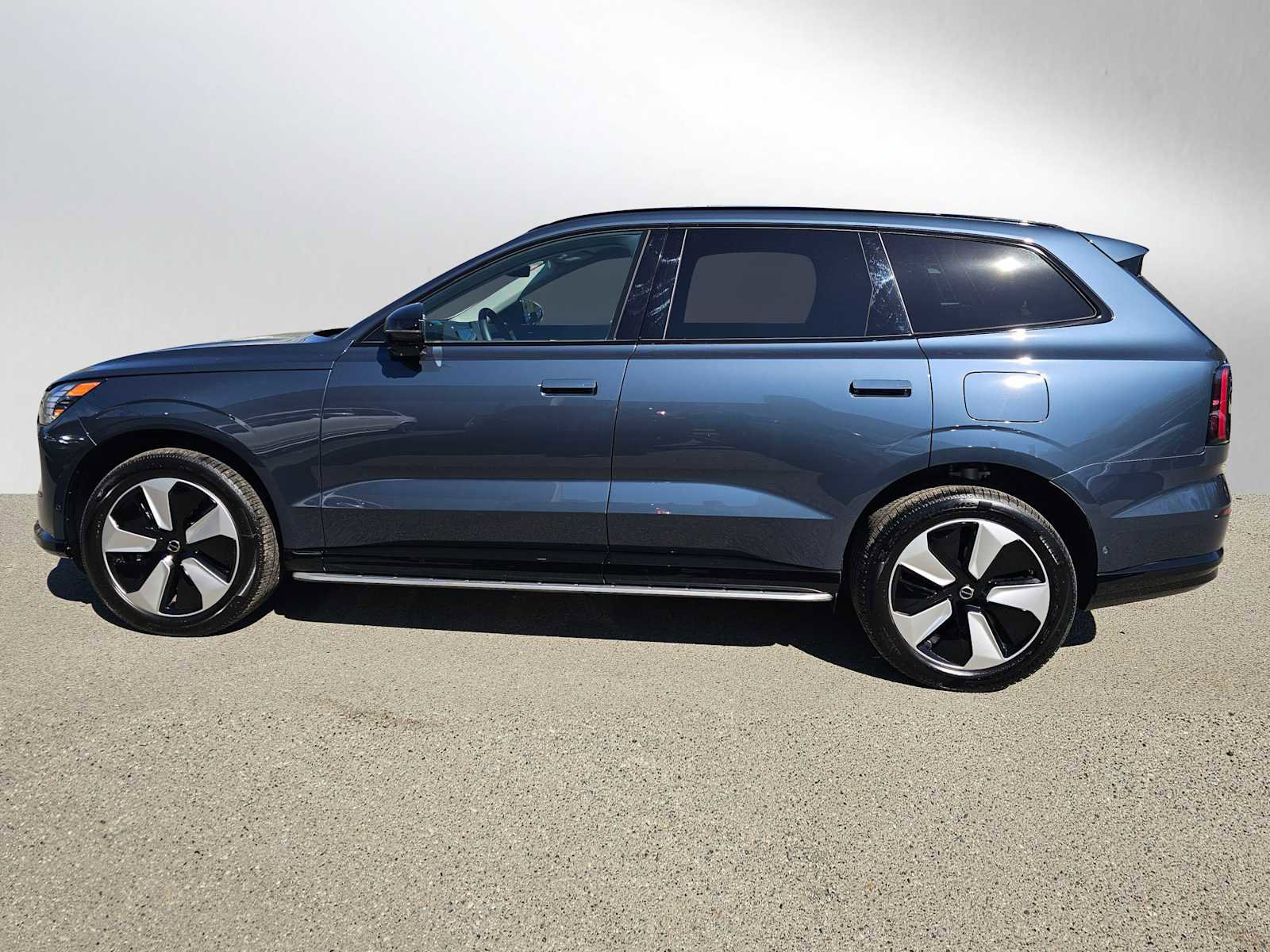 Used 2025 Volvo EX90 Plus image 6