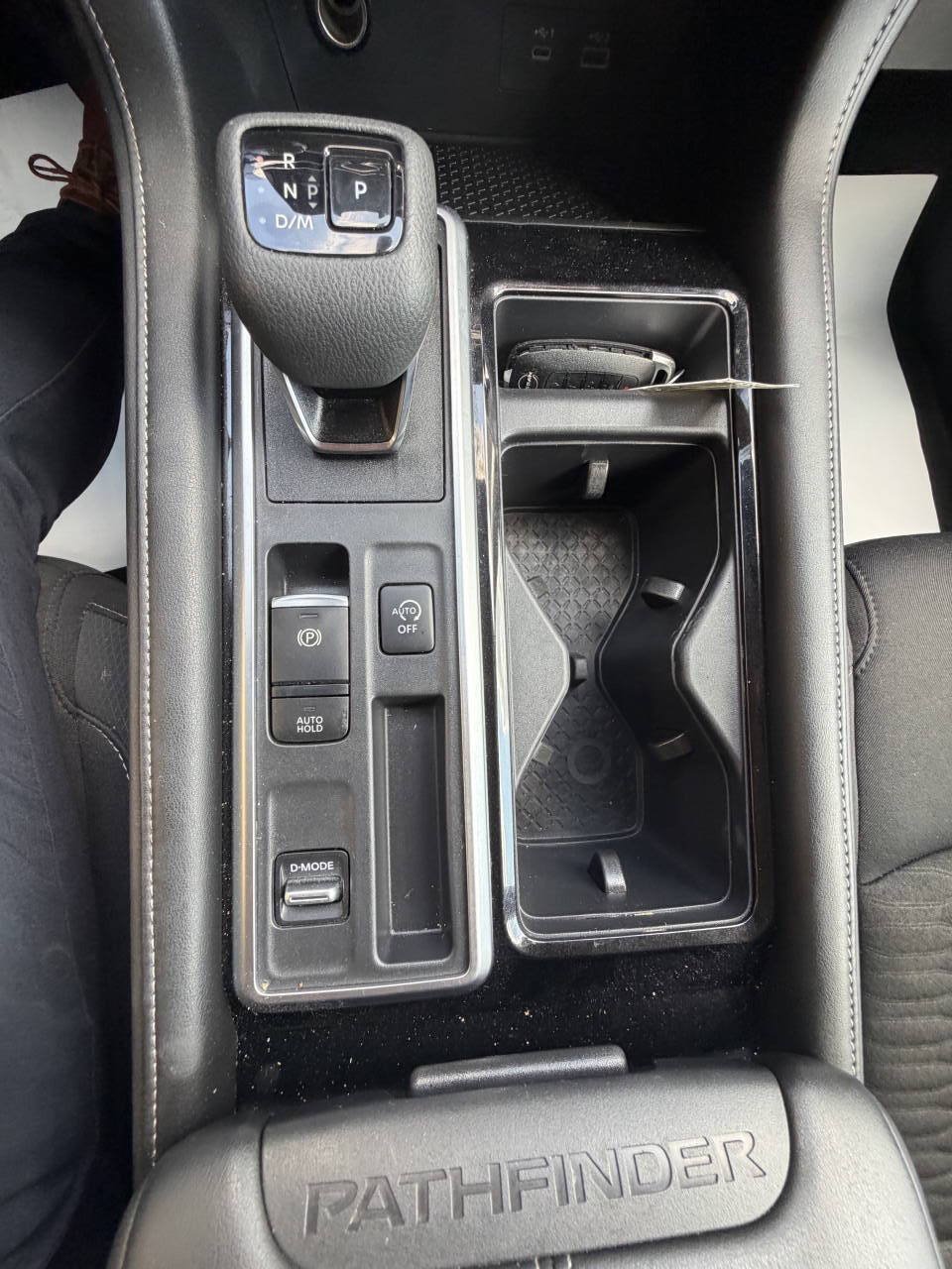 Used 2025 Nissan Pathfinder SV FWD image 19