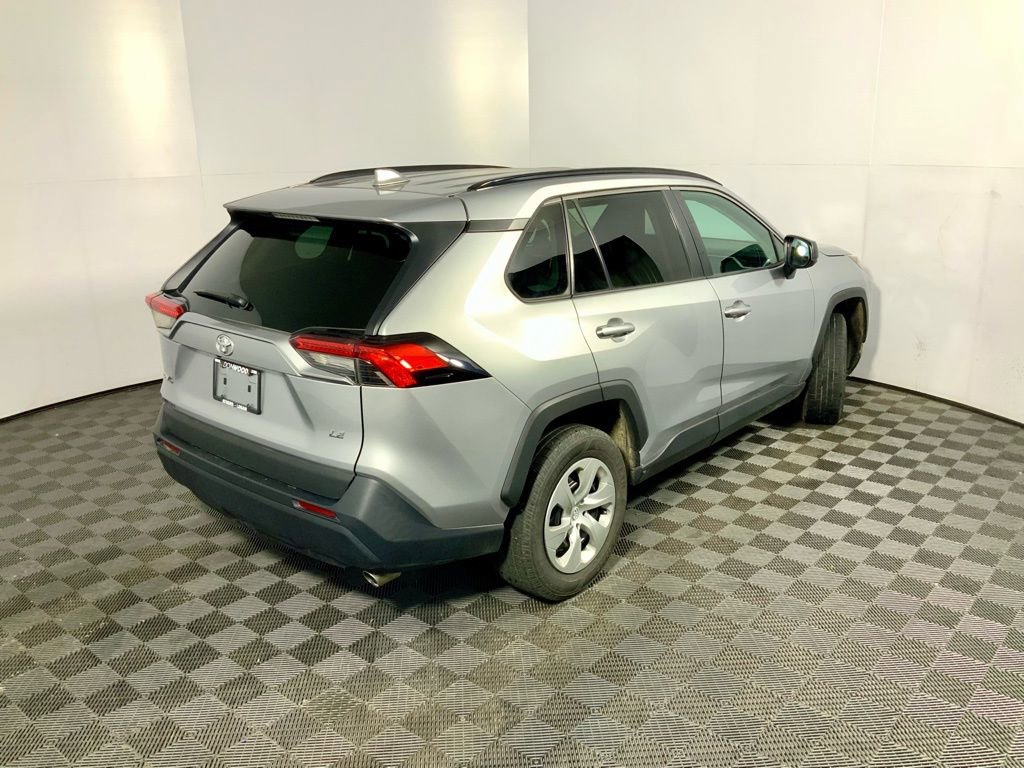 Used 2021 Toyota RAV4 LE image 14