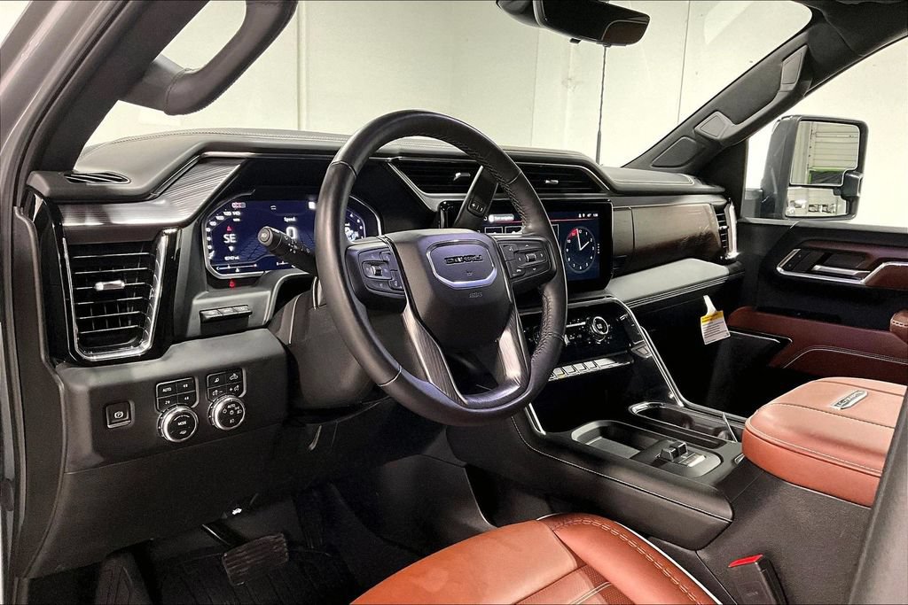 Used 2024 GMC Sierra 3500 Denali Ultimate AWD/4WD image 13