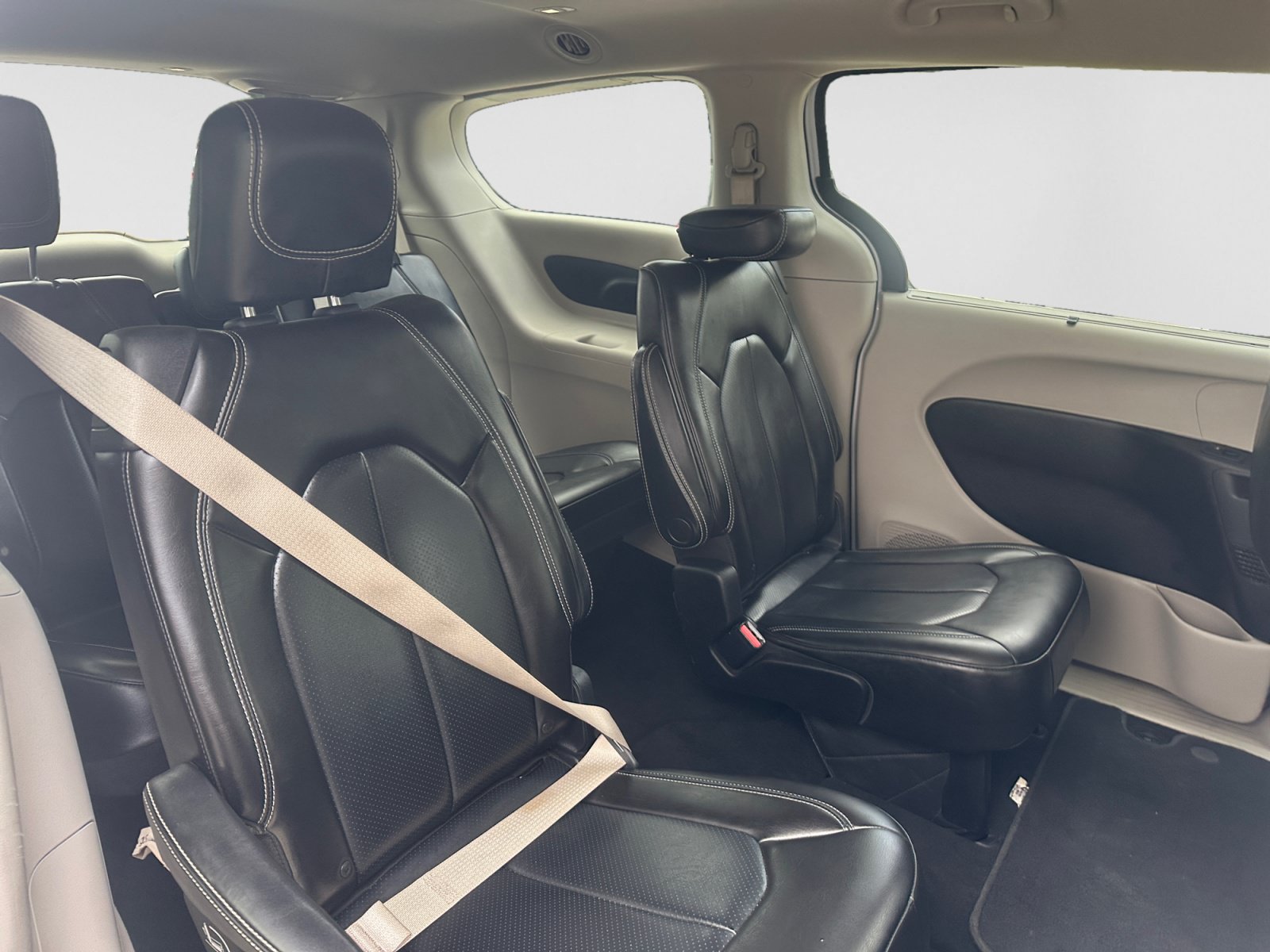 Used 2021 Chrysler Voyager Lxi FWD image 17