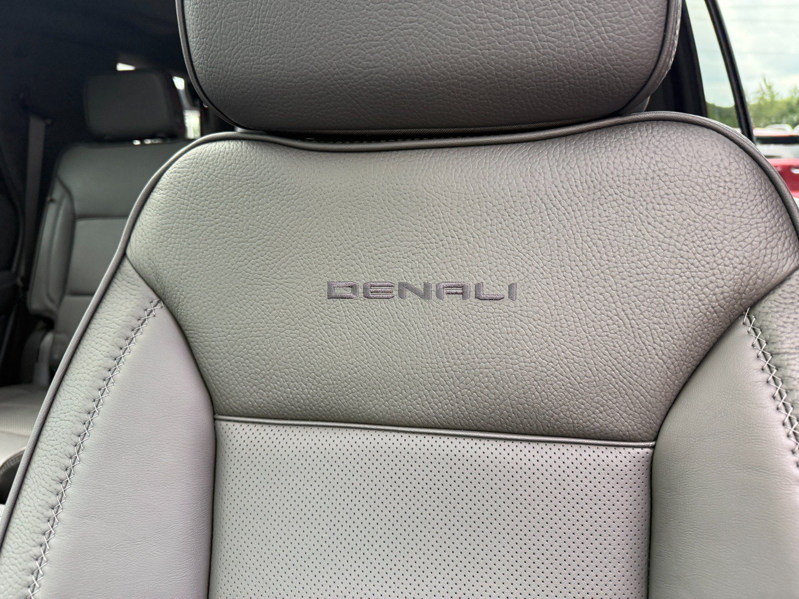 New 2026 GMC Yukon Denali w/ Denali Reserve Package AWD/4WD image 15