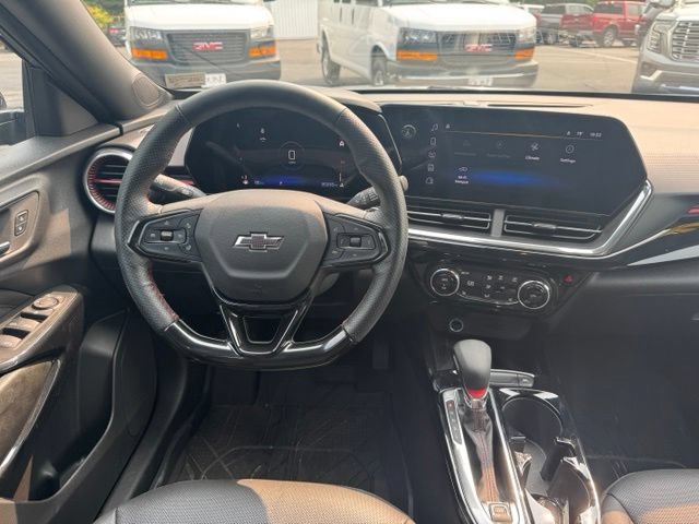 Used 2025 Chevrolet Trax RS w/ Sunroof Package FWD image 6