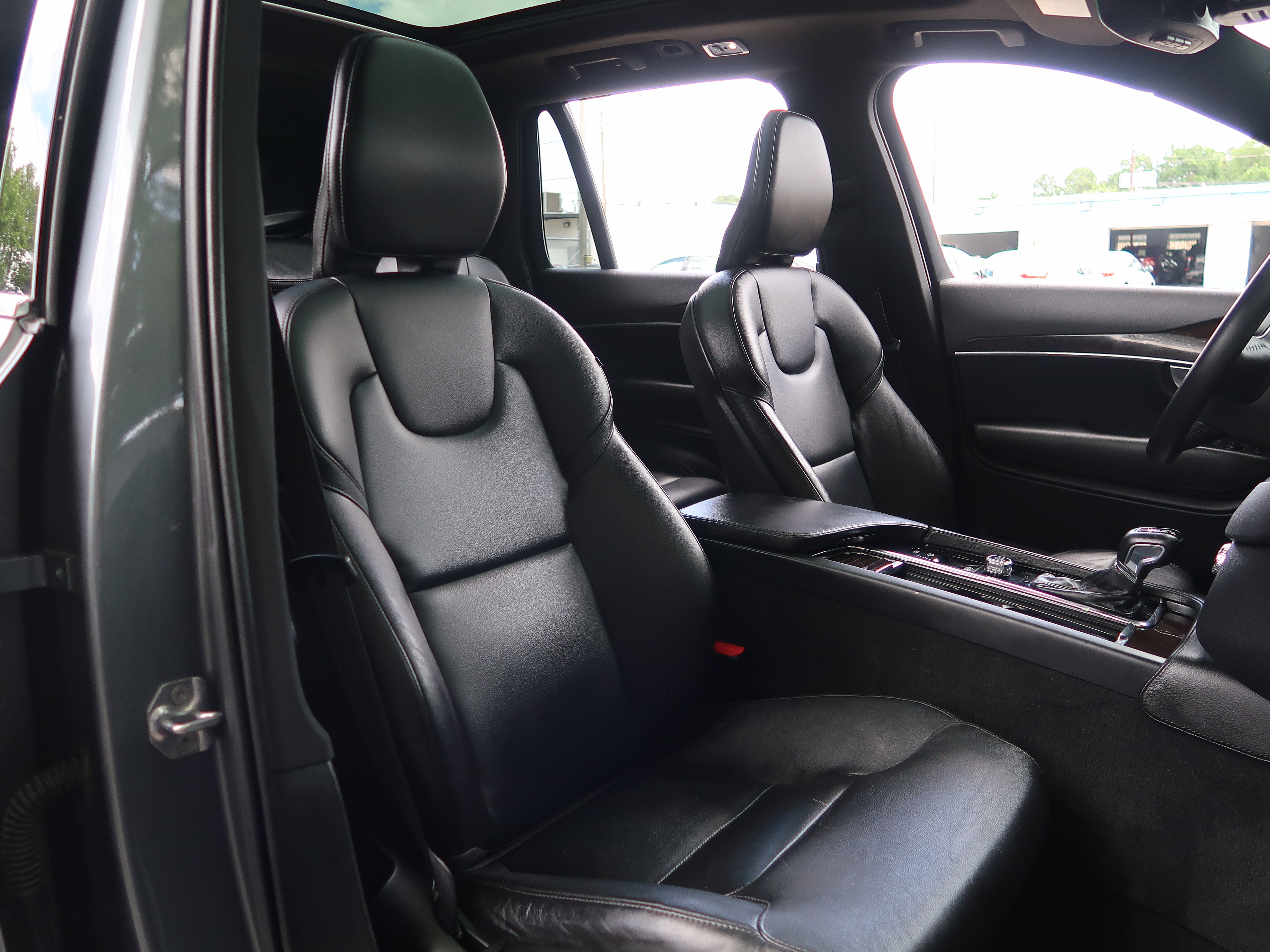 Used 2019 Volvo XC90 T5 Momentum w/ Protection Package Premier FWD image 13