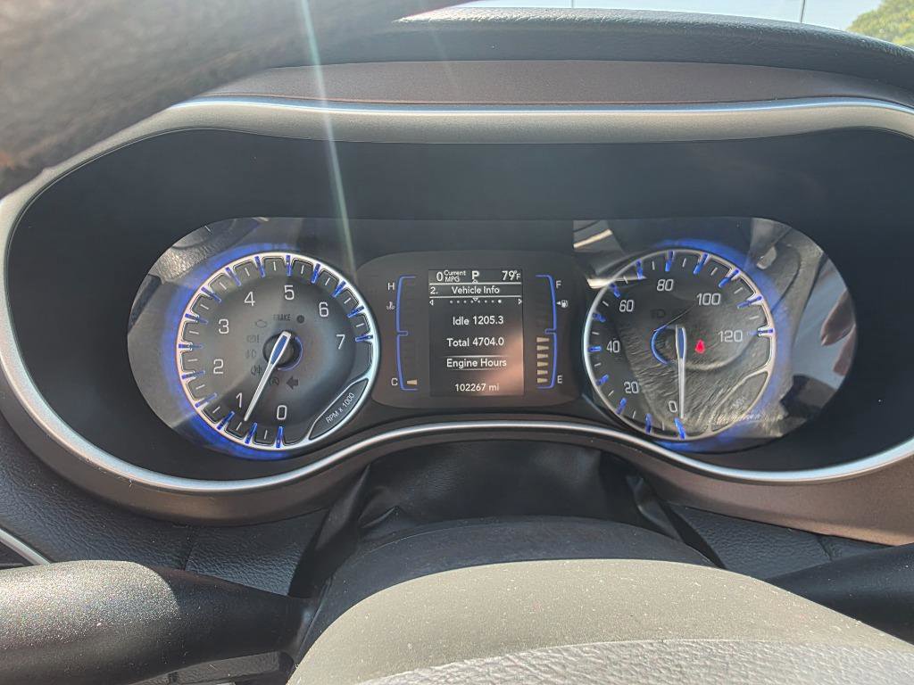 Used 2018 Chrysler Pacifica LX w/ Tire & Wheel Group FWD image 14