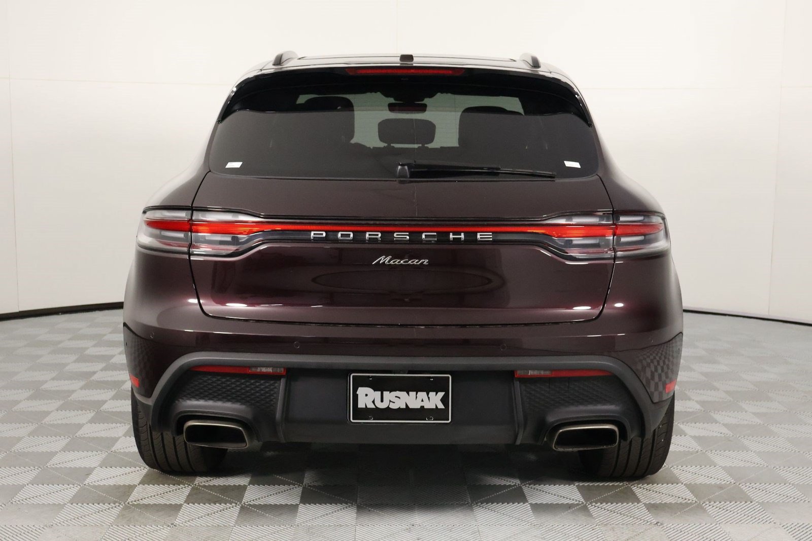 Certified 2023 Porsche Macan AWD/4WD image 6