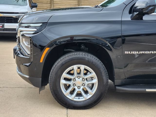 Used 2025 Chevrolet Suburban LS RWD image 15