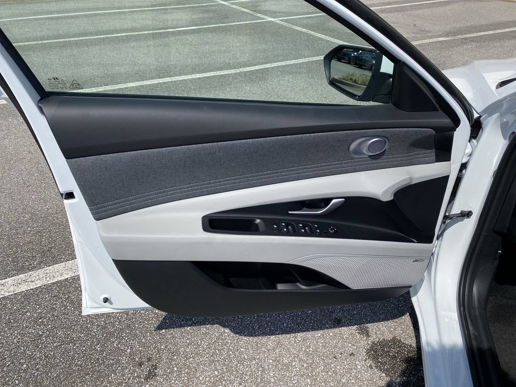 New 2026 Hyundai Elantra Limited FWD image 17
