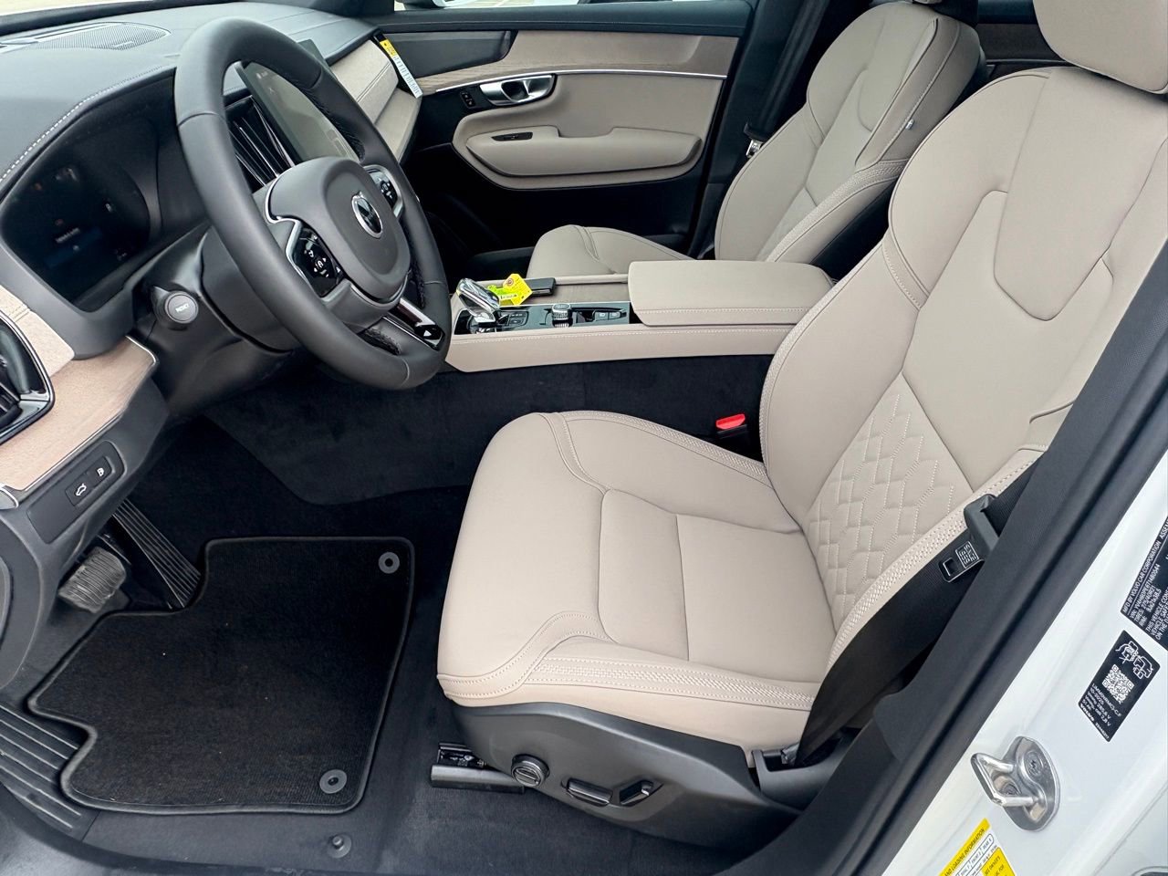 New 2026 Volvo XC90 T8 Plus w/ Protection Package Premier AWD/4WD image 19