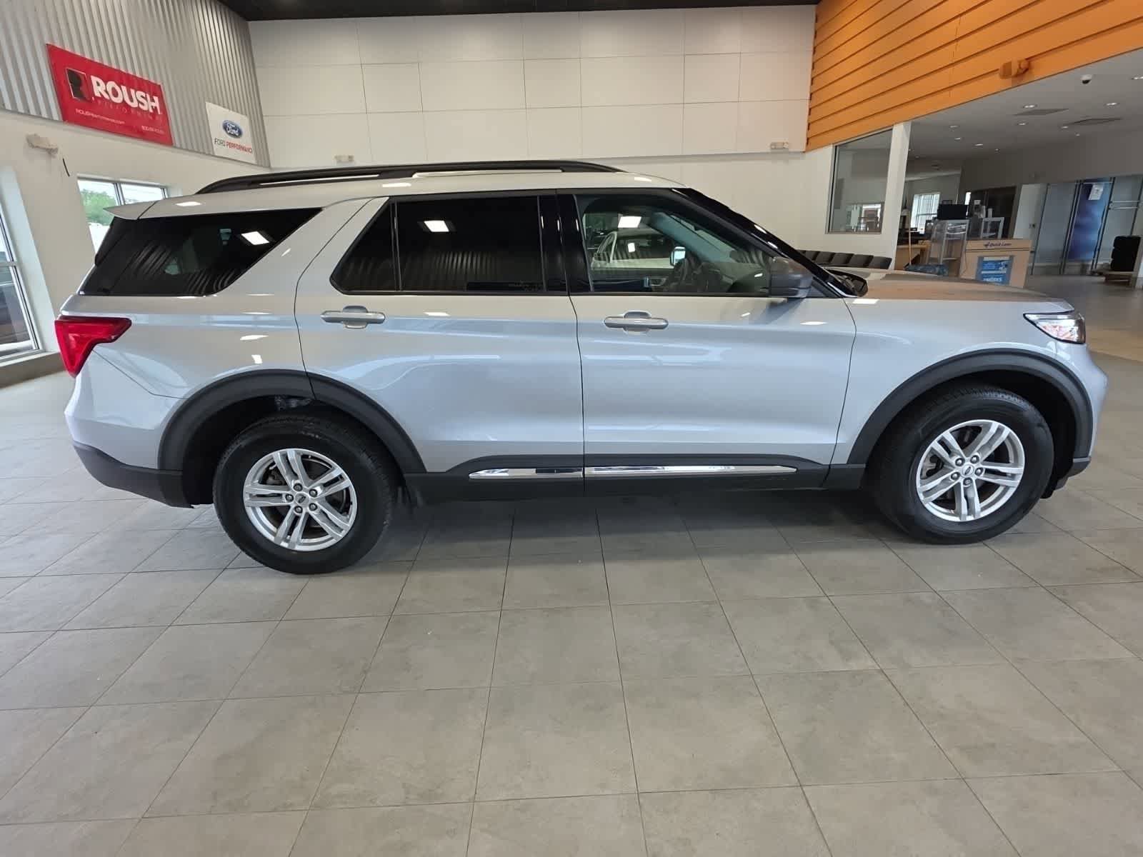 Used 2023 Ford Explorer XLT w/ Equipment Group 202A AWD/4WD image 6