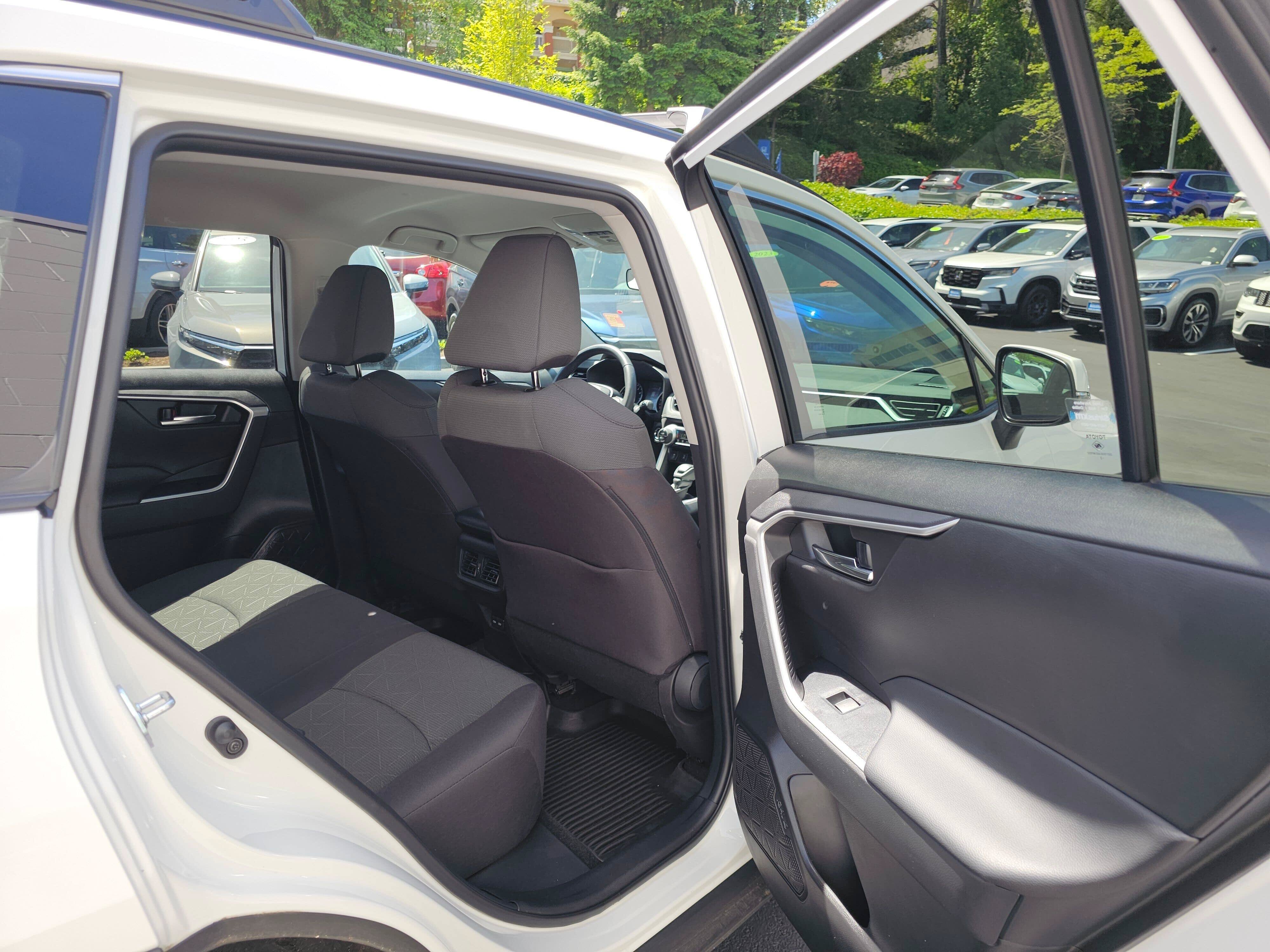 Used 2022 Toyota RAV4 XLE w/ XLE Grade Weather Package AWD/4WD image 12