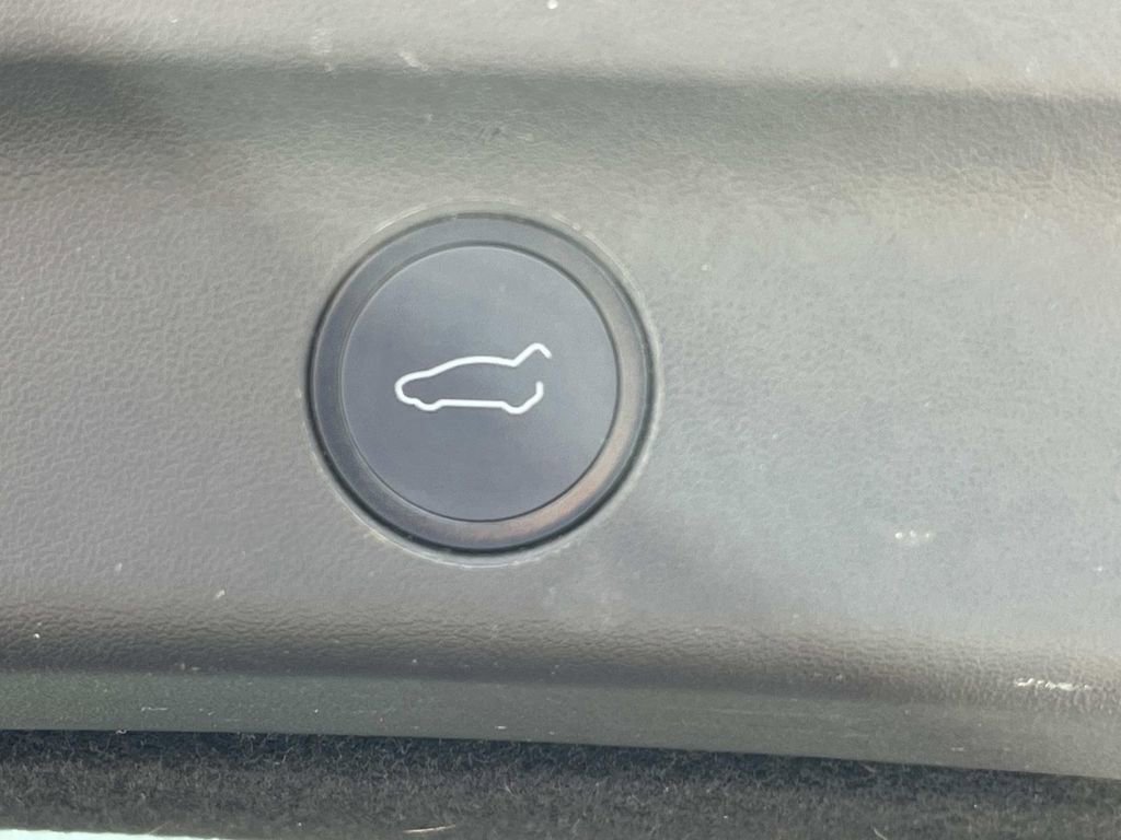 Used 2021 Tesla Model Y Long Range image 12