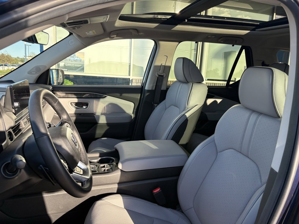 Used 2025 Honda Pilot Elite image 9