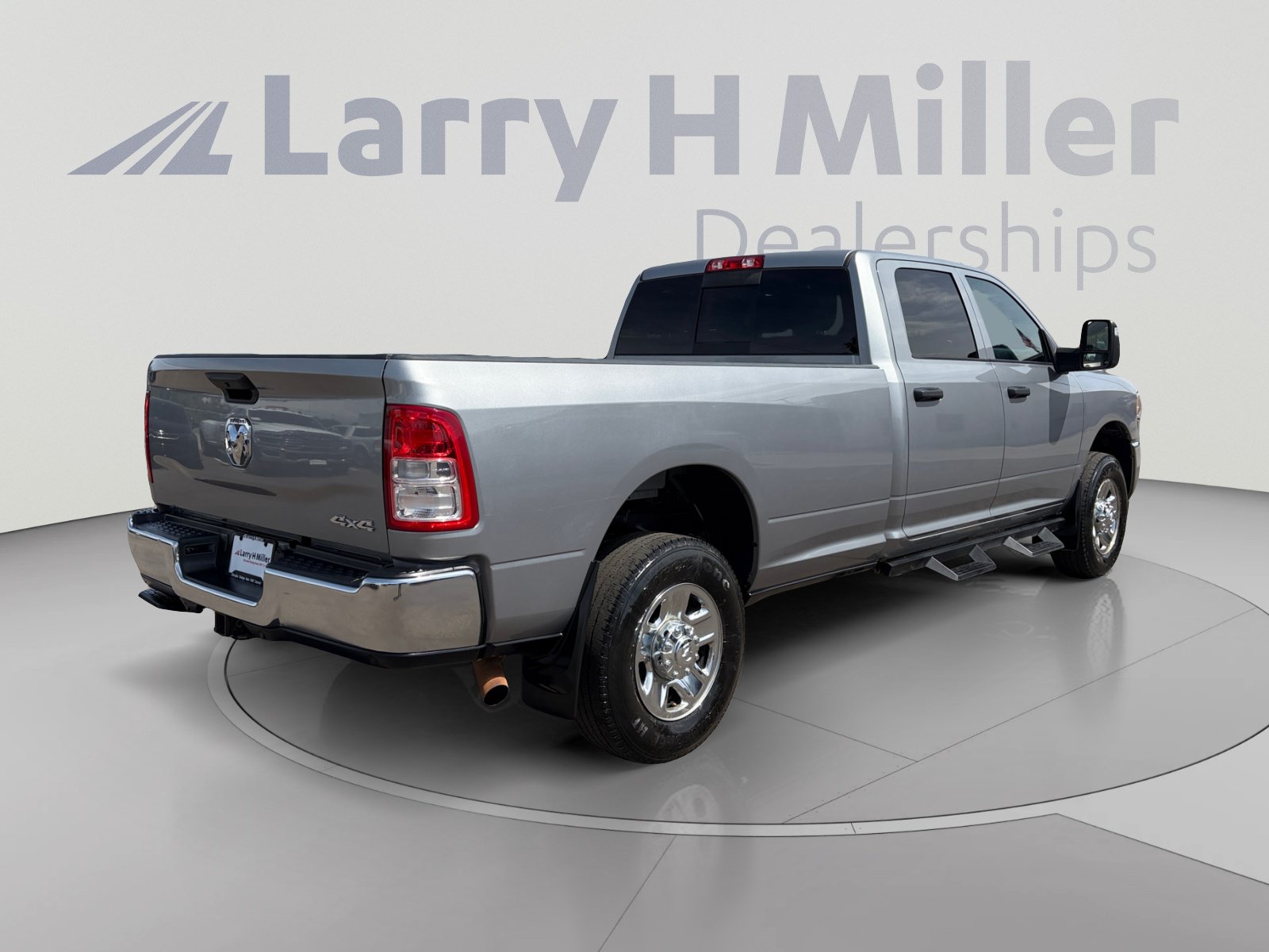 Used 2024 RAM 2500 Tradesman w/ Chrome Appearance Group AWD/4WD image 5