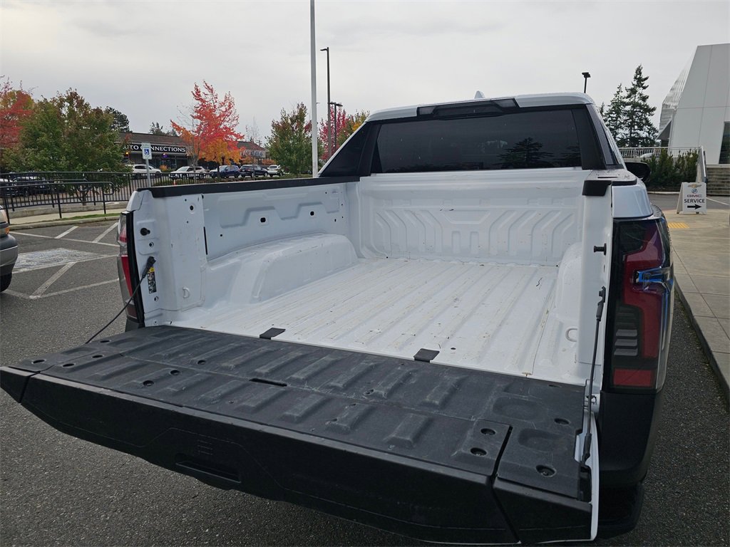 Used 2025 Chevrolet Silverado EV LT image 16