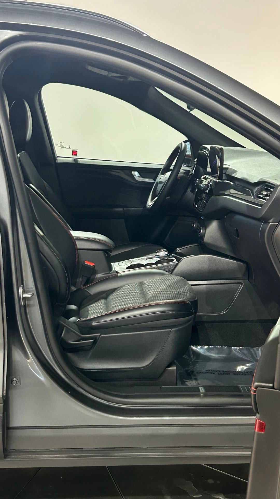 Used 2025 Ford Escape ST-Line AWD/4WD image 45