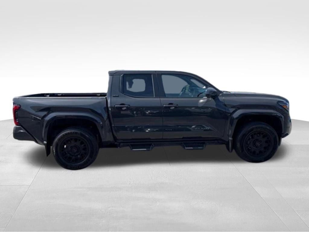 Certified 2025 Toyota Tacoma SR5 AWD/4WD image 9