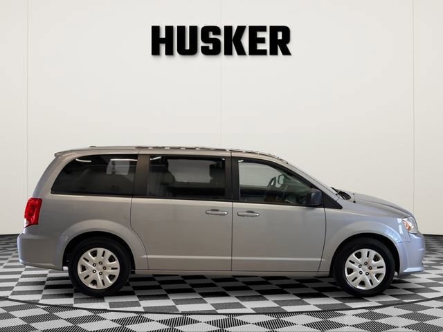 Used 2018 Dodge Grand Caravan SE w/ UConnect Hands-Free Group FWD image 2