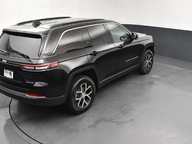 Used 2025 Jeep Grand Cherokee Limited w/ Trailer Tow Package AWD/4WD image 17