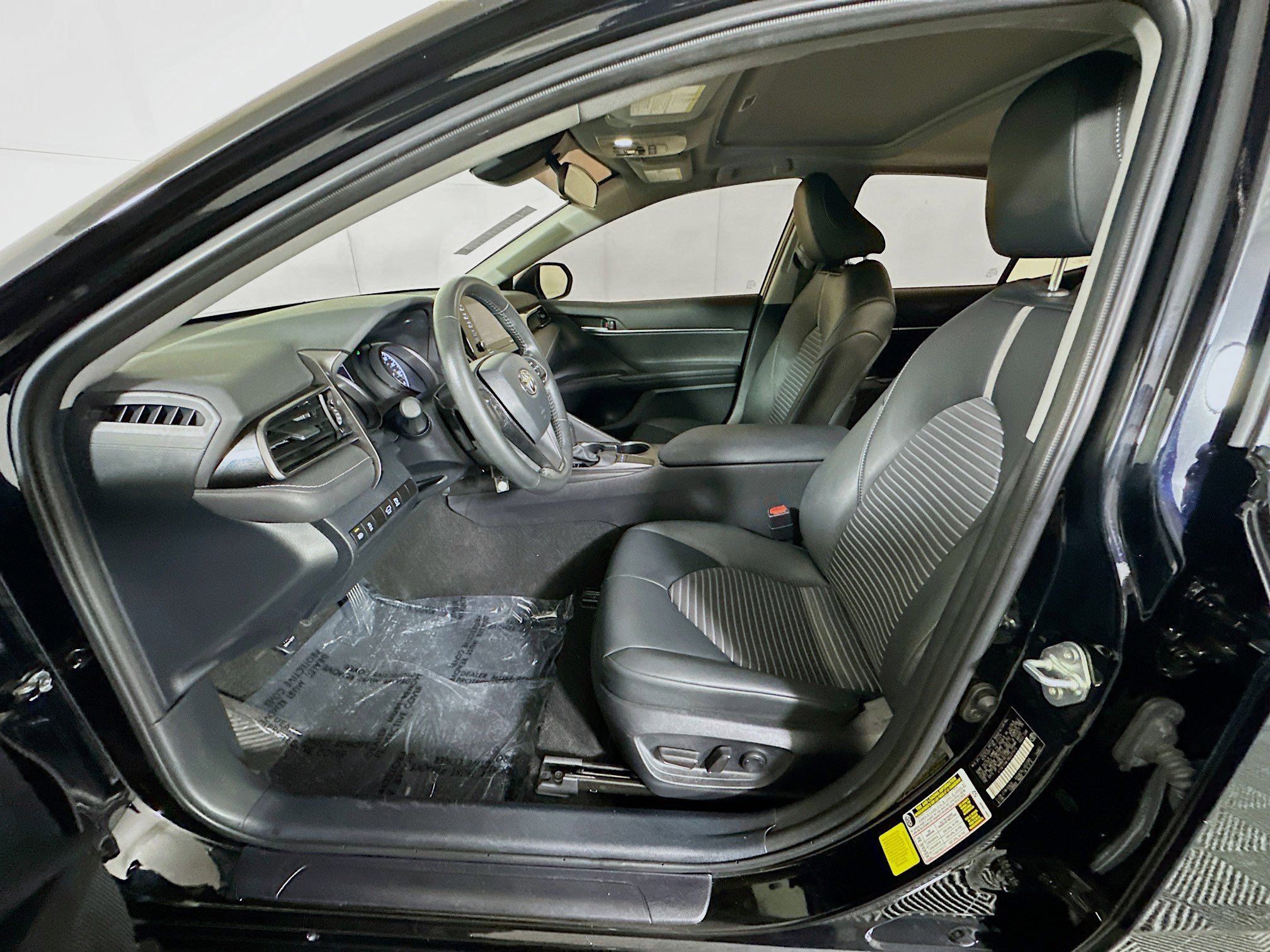 Used 2024 Toyota Camry SE image 12