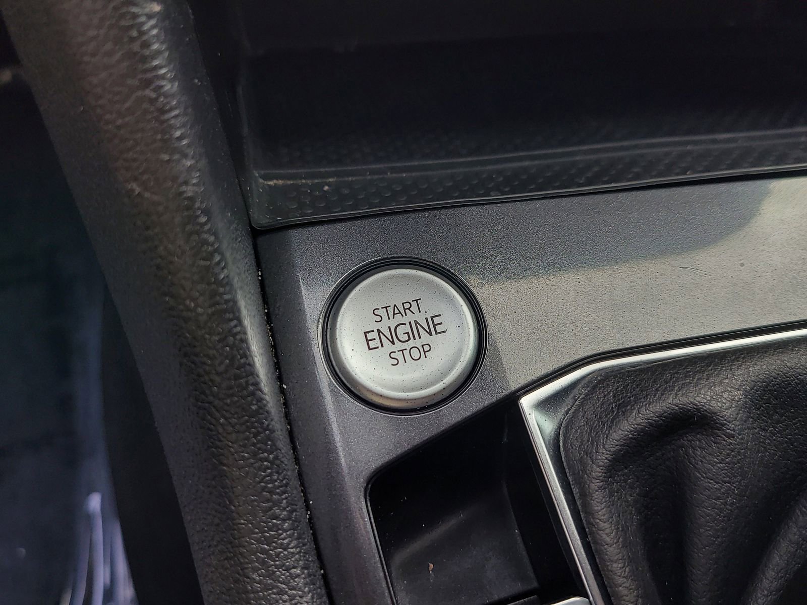 Used 2023 Volkswagen Tiguan SE R-Line image 29