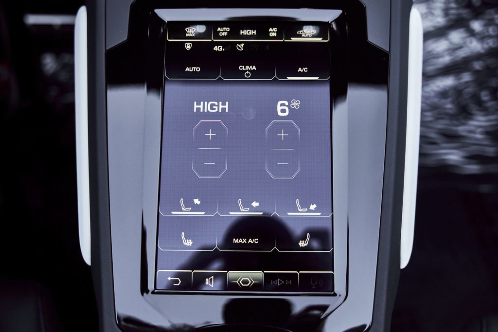 Used 2024 Lamborghini Huracan EVO image 61