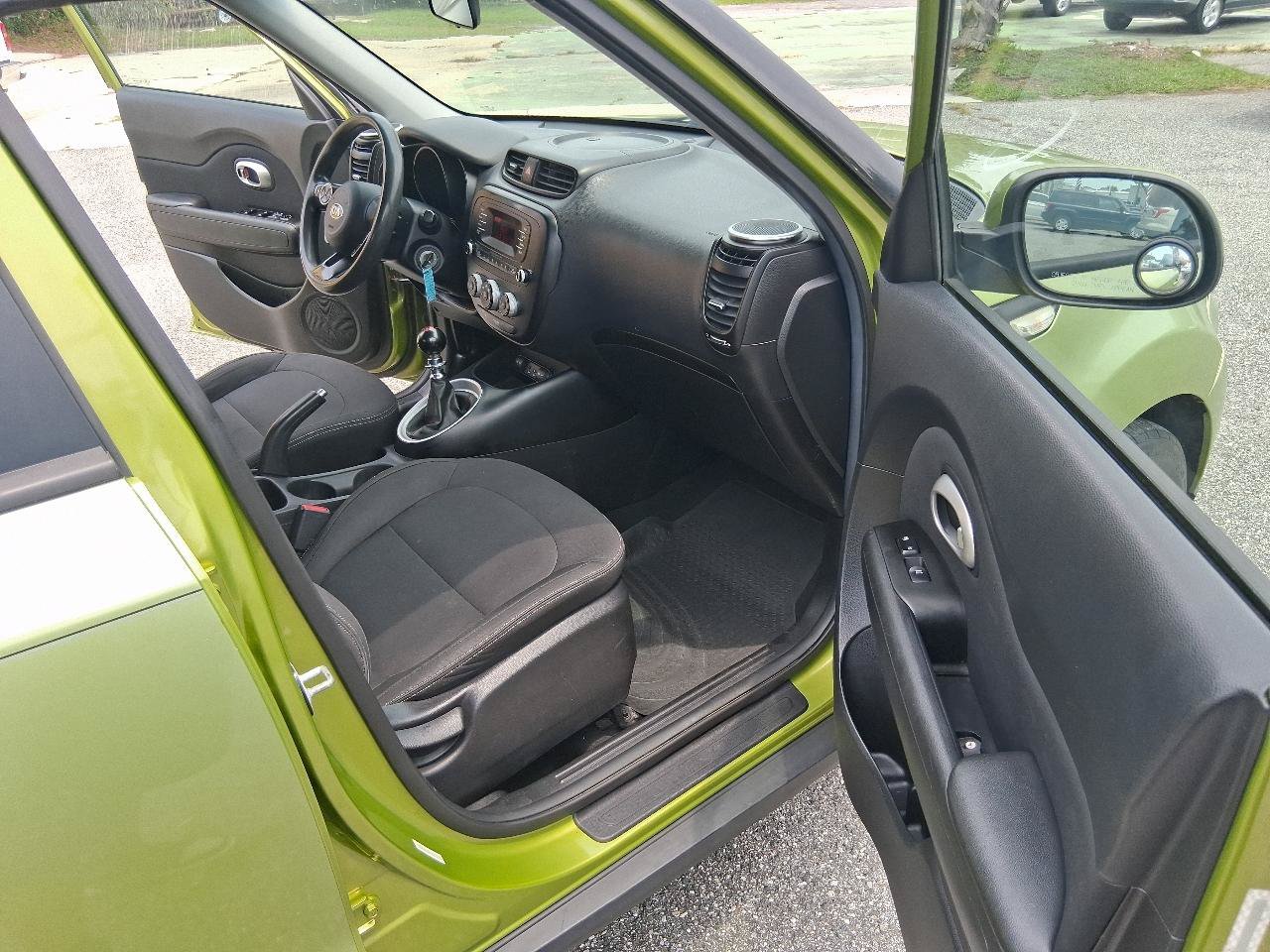 Used 2014 Kia Soul FWD image 17