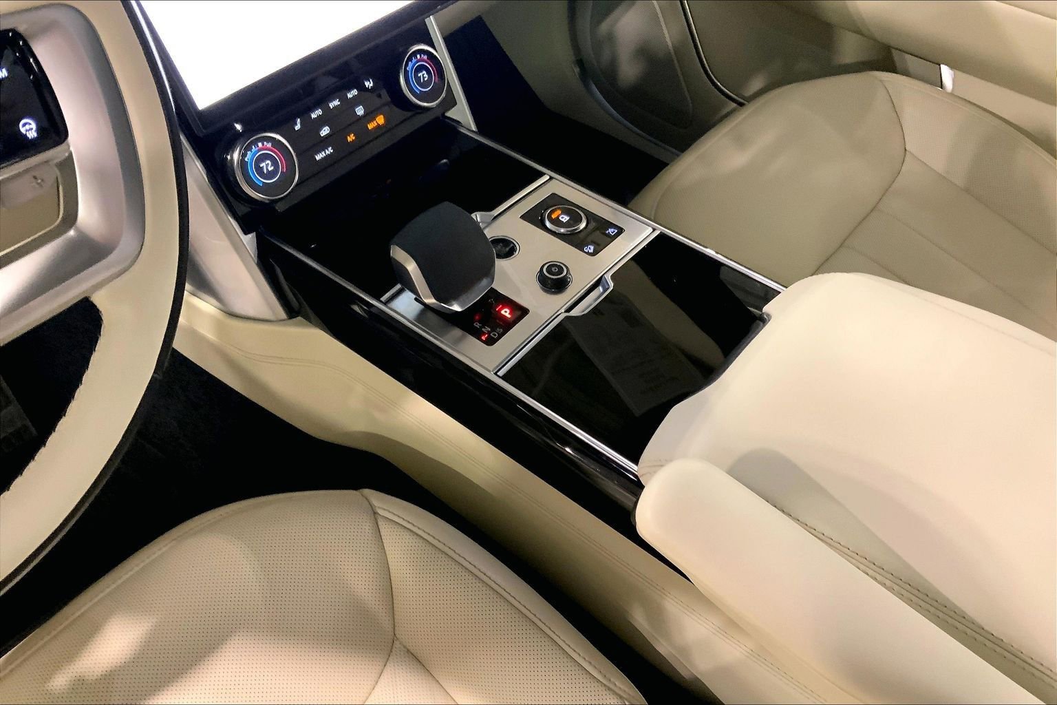 Used 2023 Land Rover Range Rover SE AWD/4WD image 16