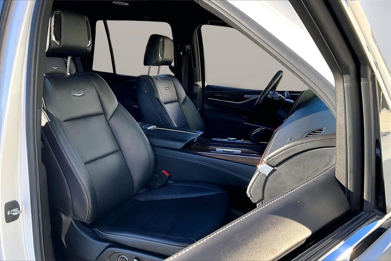 Used 2022 Cadillac Escalade Luxury image 23