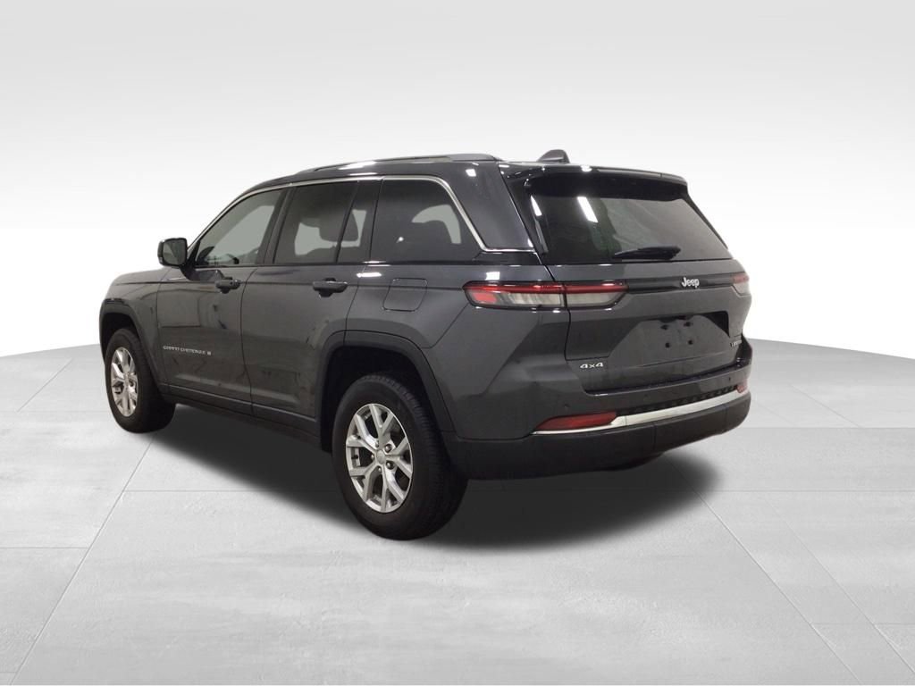 Used 2023 Jeep Grand Cherokee Limited w/ Trailer Tow Prep Group (B) image 3