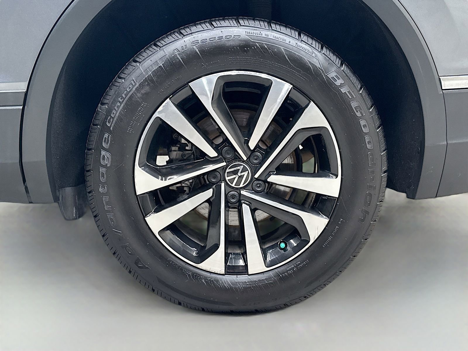 Used 2022 Volkswagen Tiguan S image 31