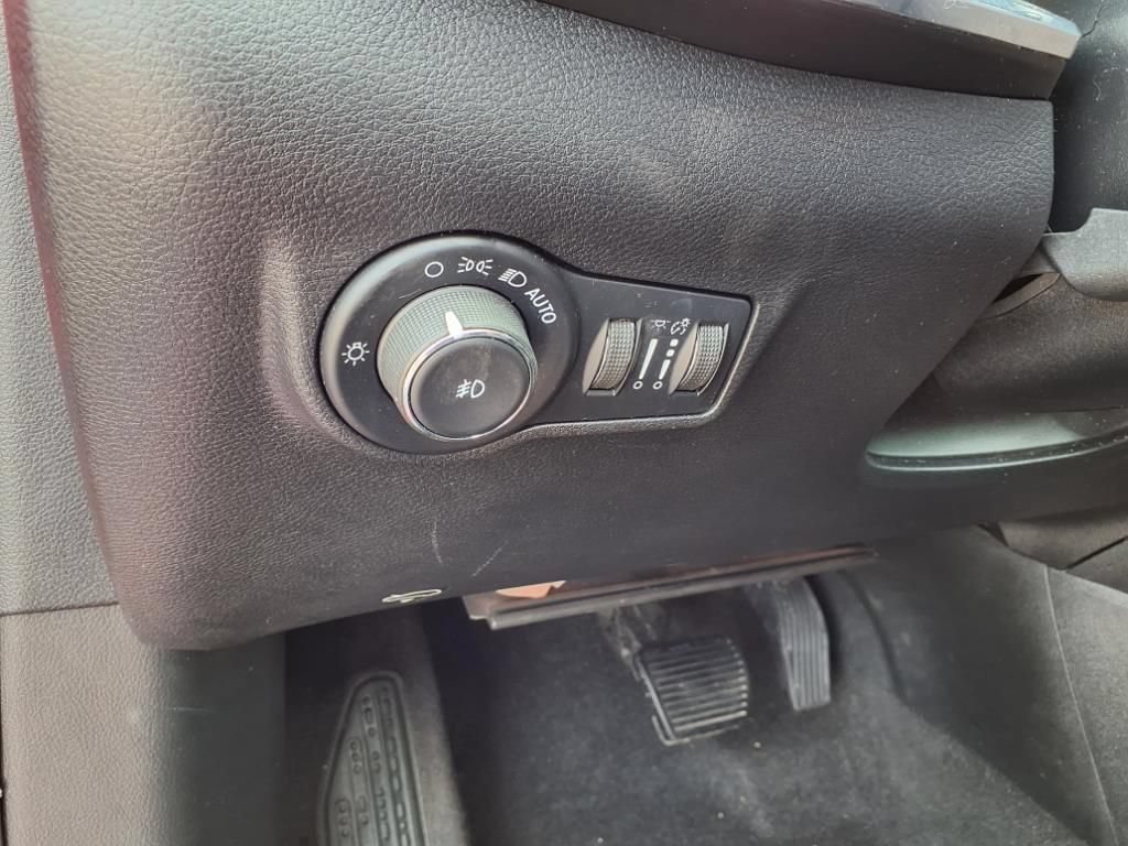 Used 2022 Jeep Compass Limited AWD/4WD image 18