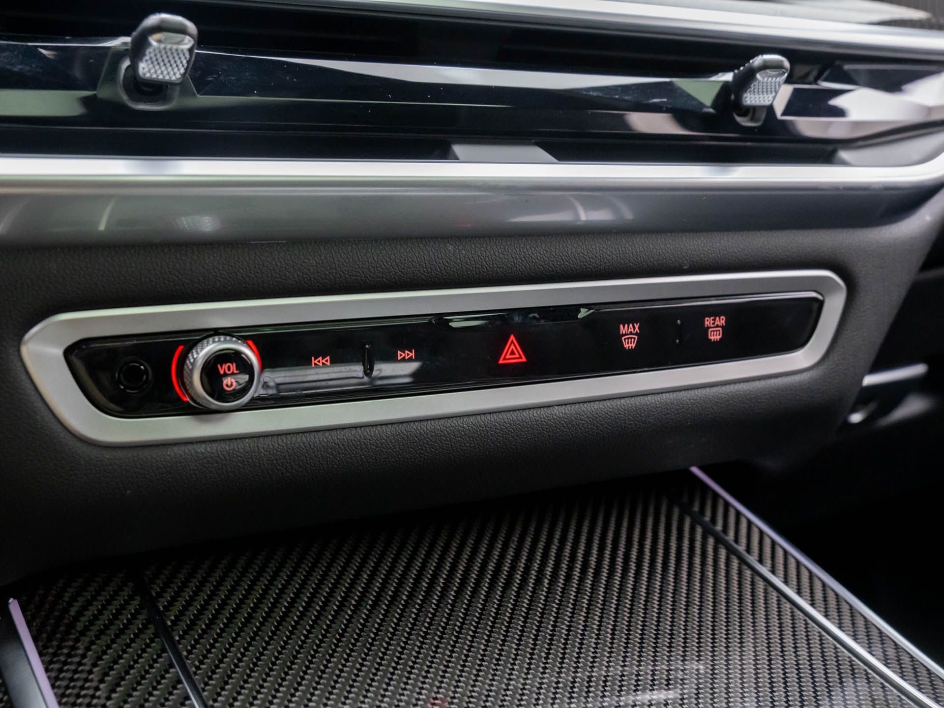 Certified 2024 BMW X7 M60i w/ Climate Comfort Package image 28