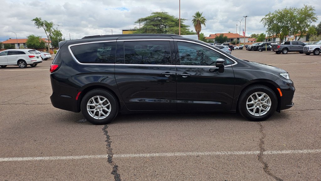 Used 2022 Chrysler Pacifica Touring-L FWD image 12